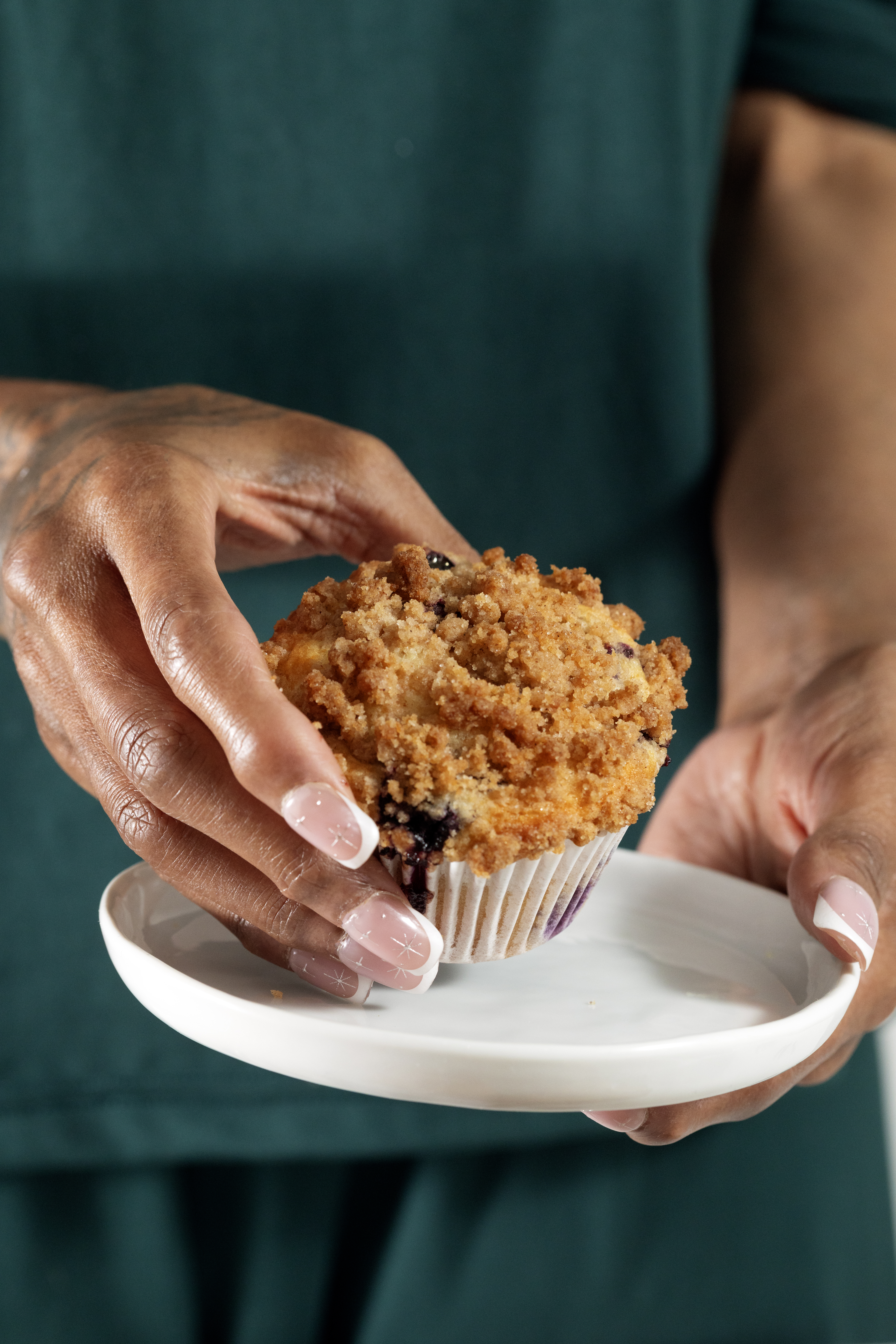 blueberry muffins with crumb topping