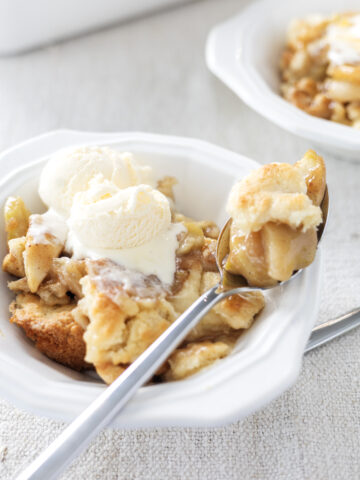 Amazing Apple Cinnamon Cobbler