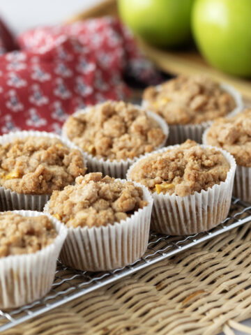 Apple Cinnamon Crumb Muffins