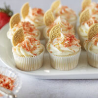 Easy Strawberry Crunch Cupcakes