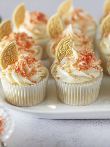Easy Strawberry Crunch Cupcakes
