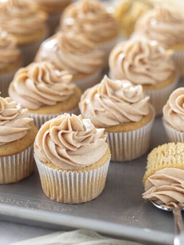 Easy Snickerdoodle Cupcakes