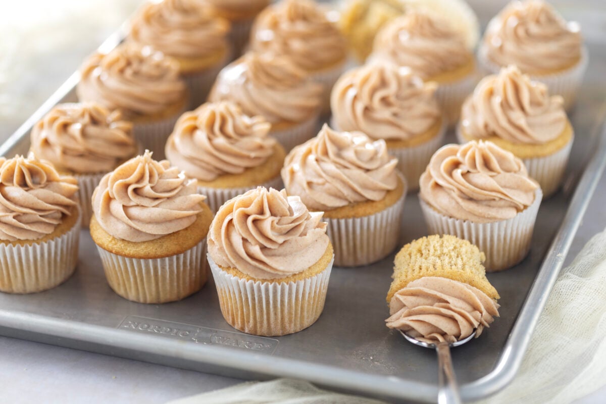 Easy Snickerdoodle Cupcakes