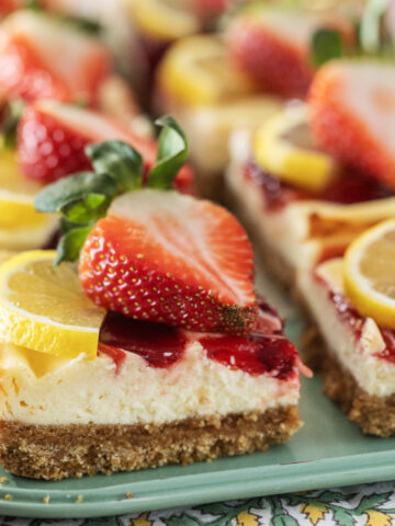 Strawberry Lemonade Cheesecake Bars