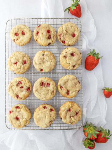 Easy Strawberry Cheesecake Cookies