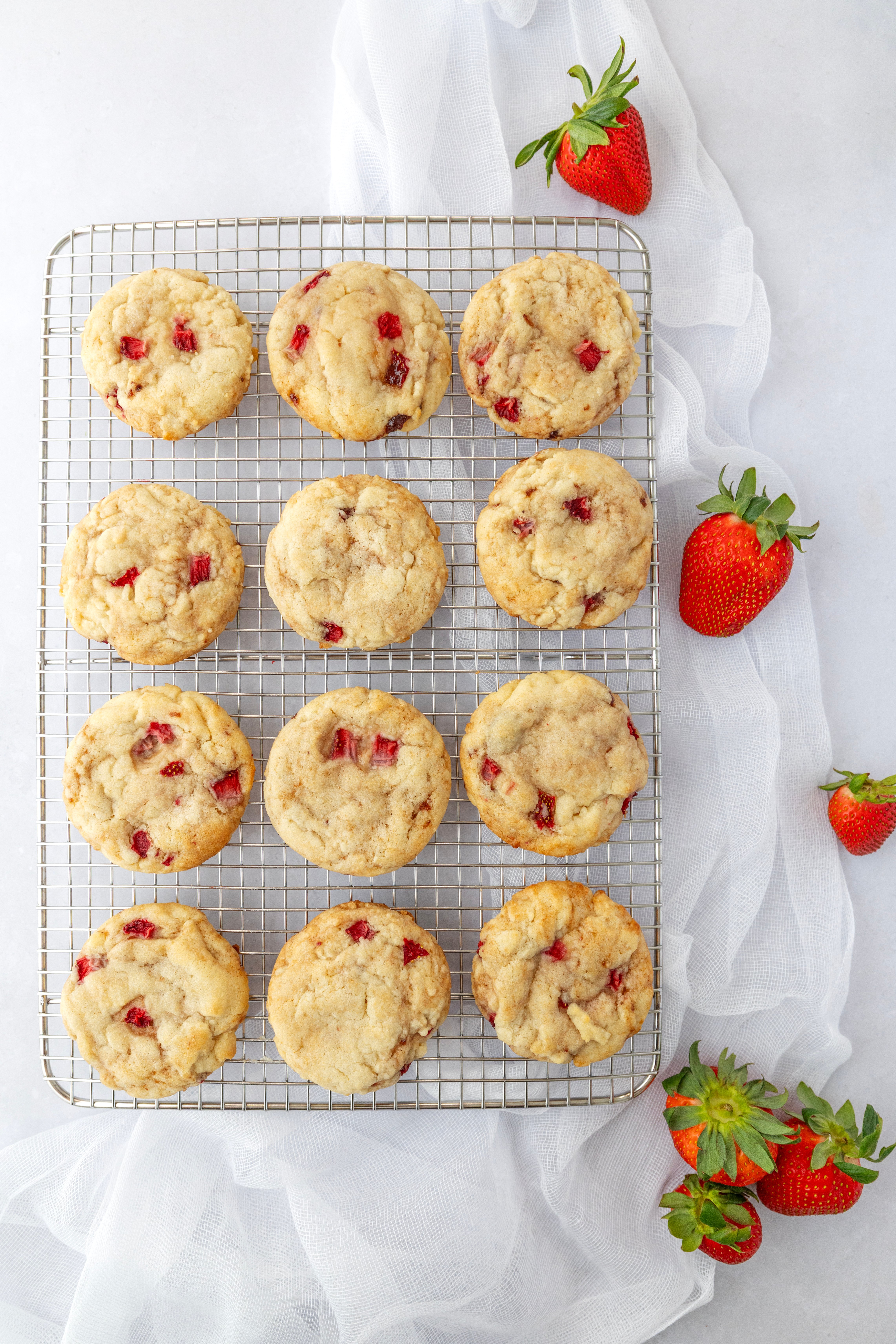 Easy Strawberry Cheesecake Cookies