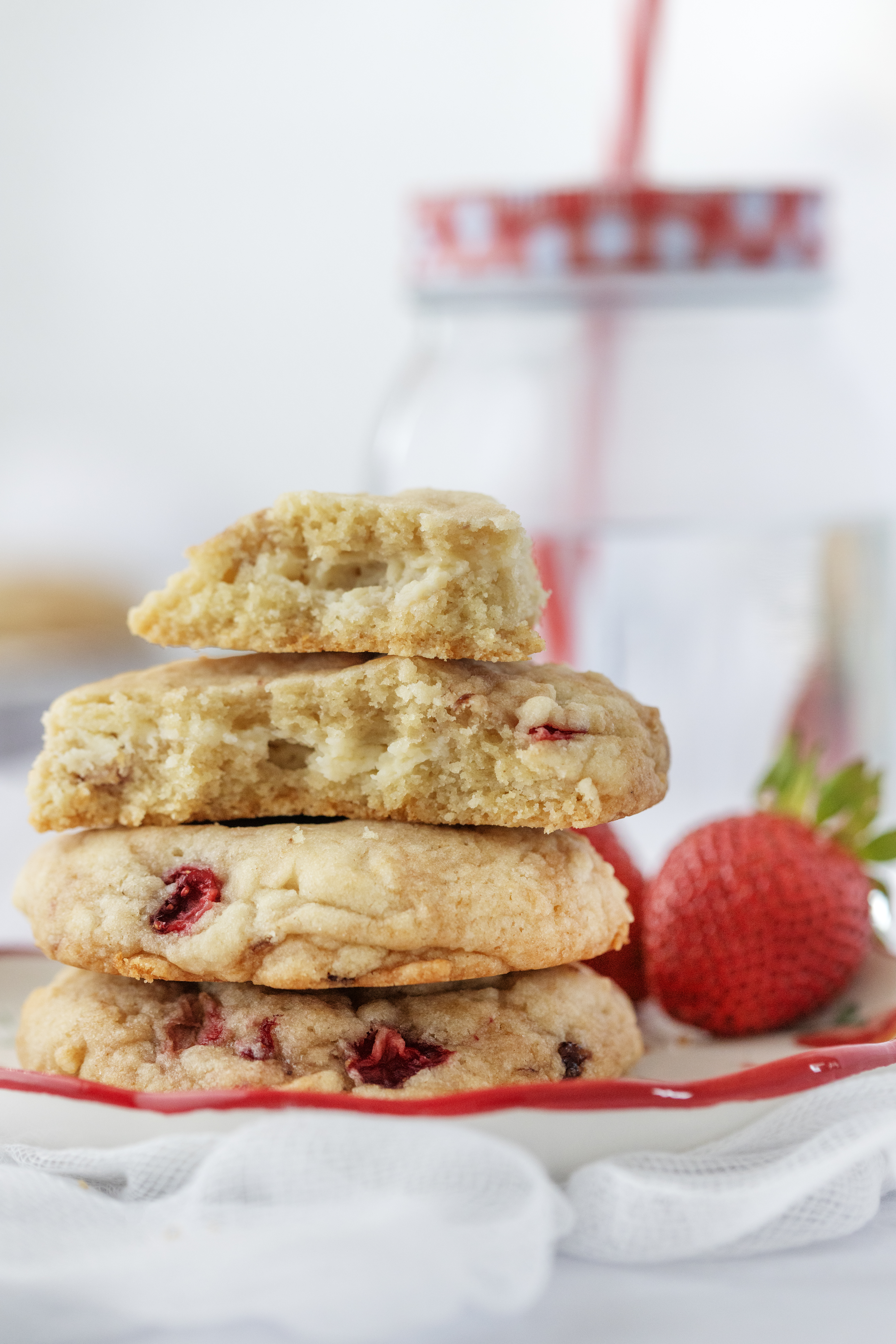 Easy Strawberry Cheesecake Cookies