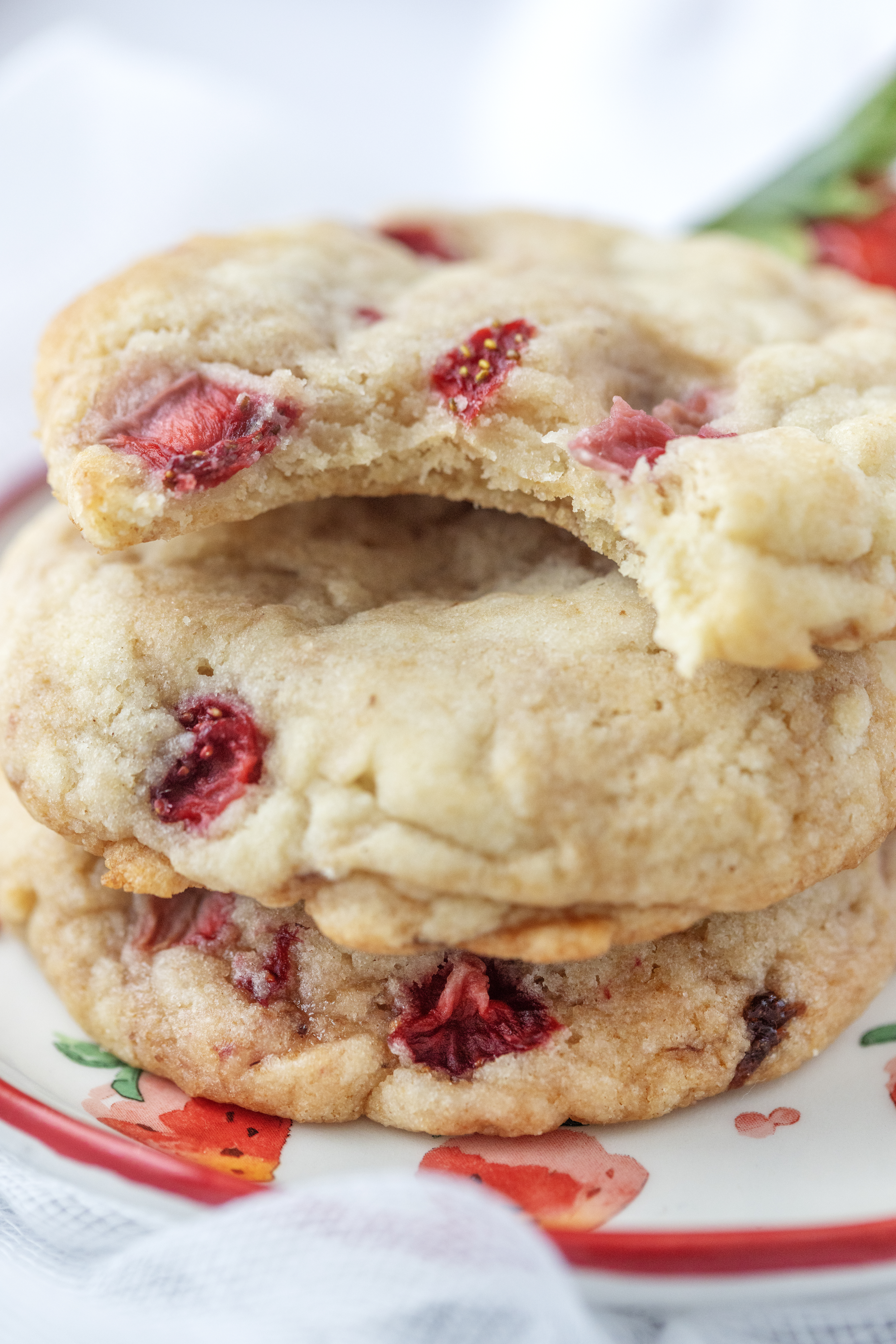 Easy Strawberry Cheesecake Cookies