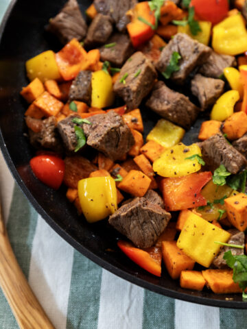 Healthy Steak Bites with Sweet Potatoes and Bell Peppers