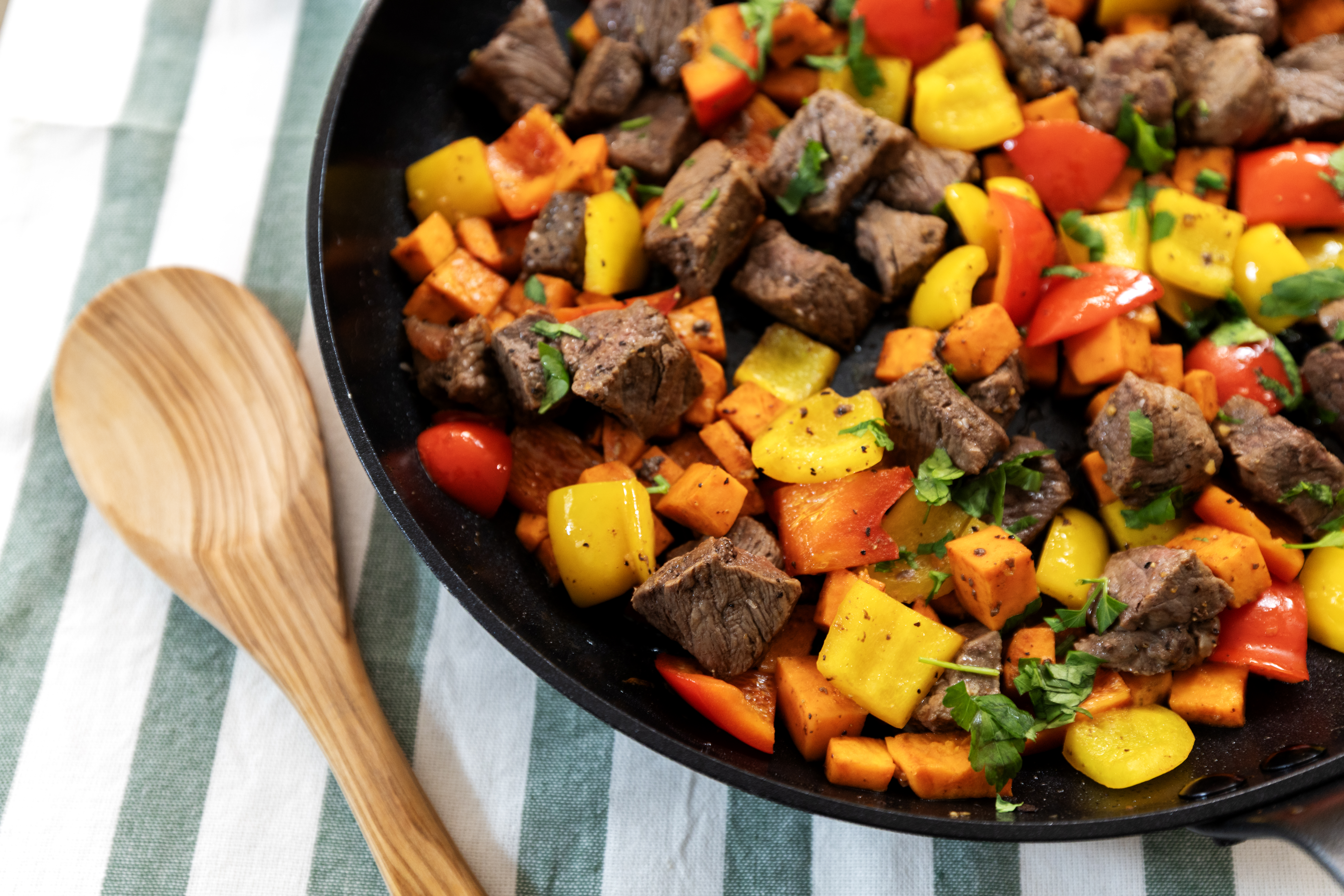 Healthy Steak Bites with Sweet Potatoes and Bell Peppers