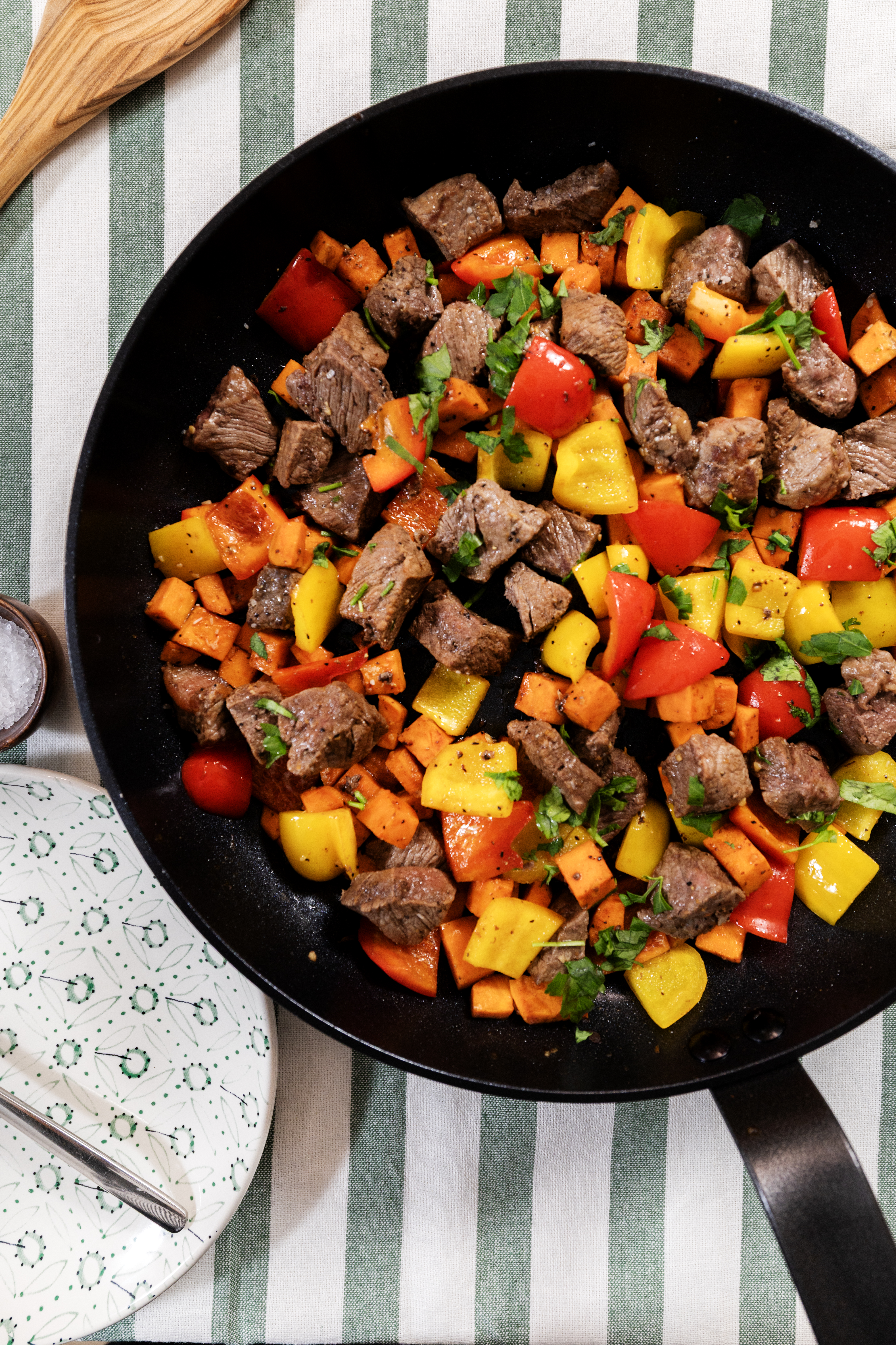 Healthy Steak Bites with Sweet Potatoes and Bell Peppers