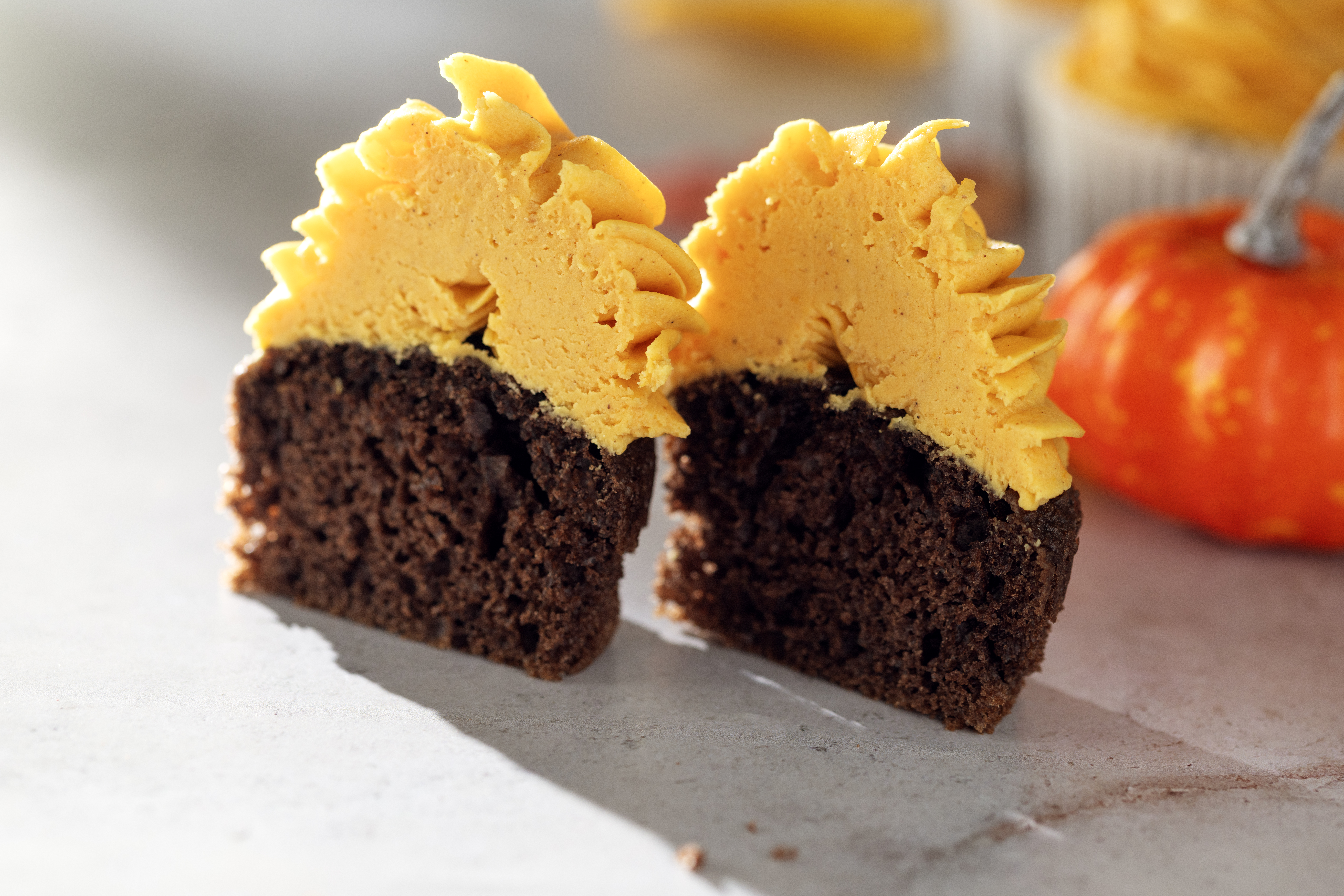 Chocolate Cupcakes with Pumpkin Cheesecake Frosting