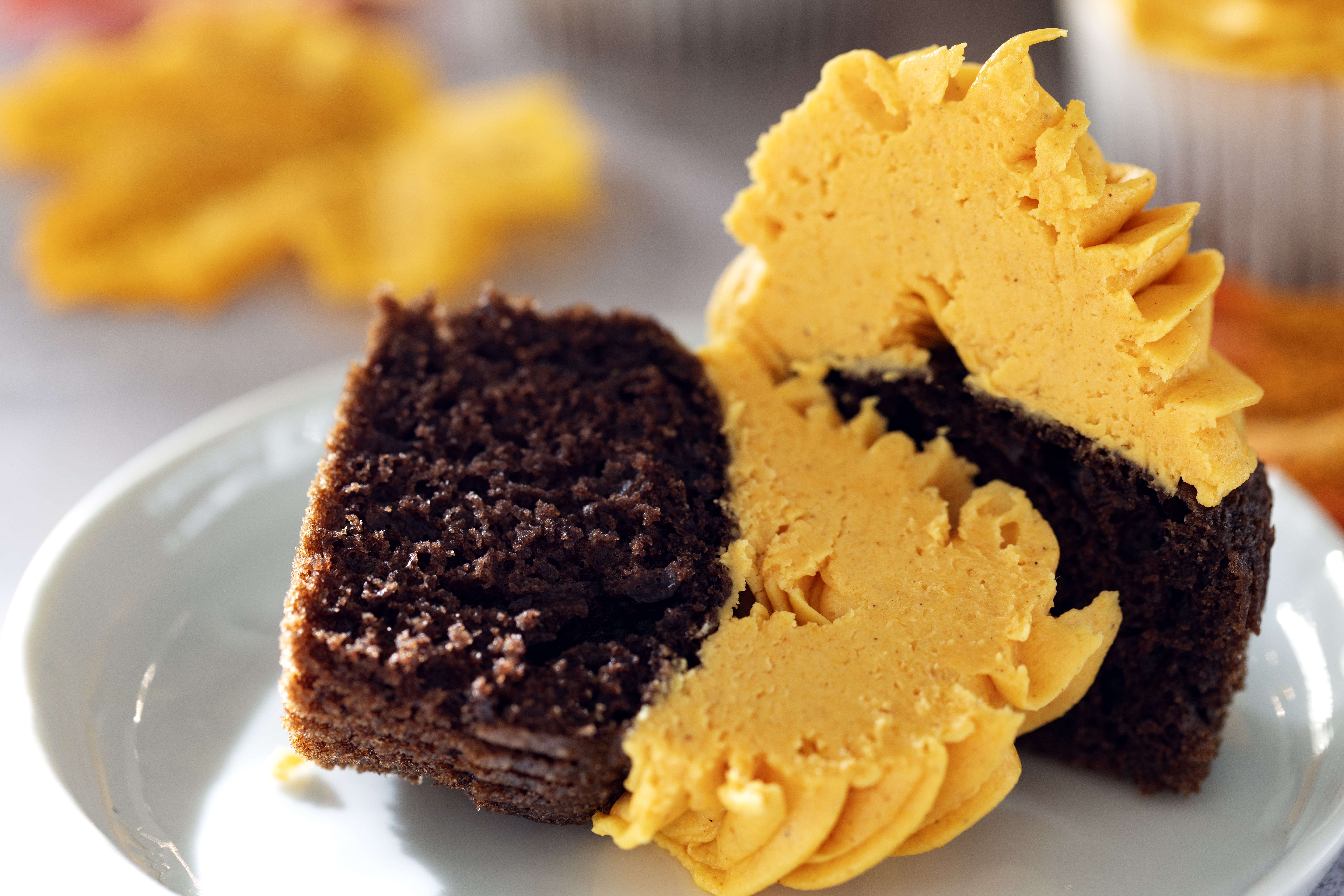 Chocolate Cupcakes with Pumpkin Cheesecake Frosting