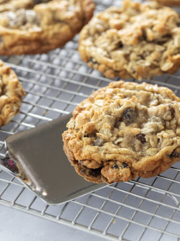 Easy Oatmeal Raisin Cookies