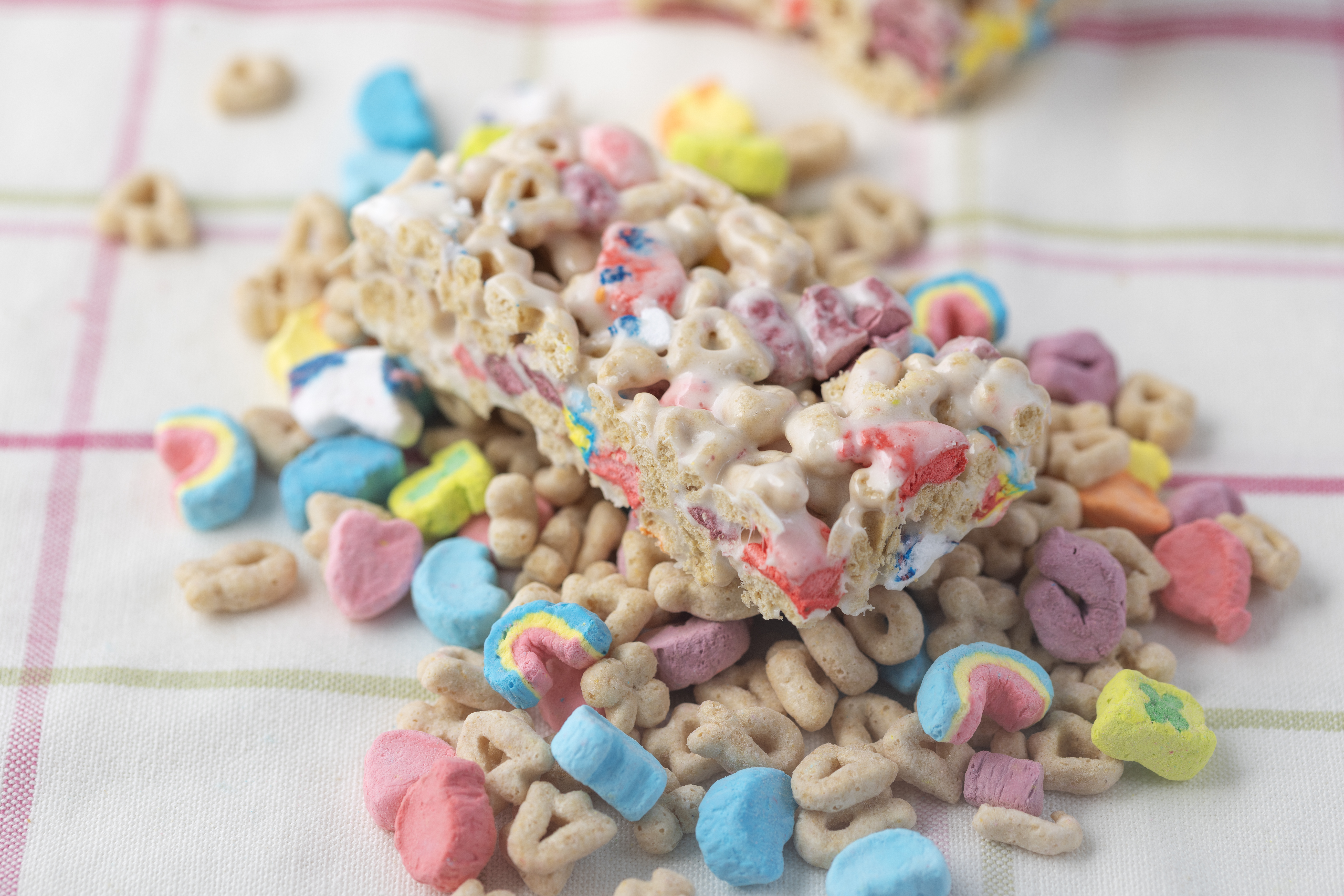 Easy Lucky Charms Cereal Bars