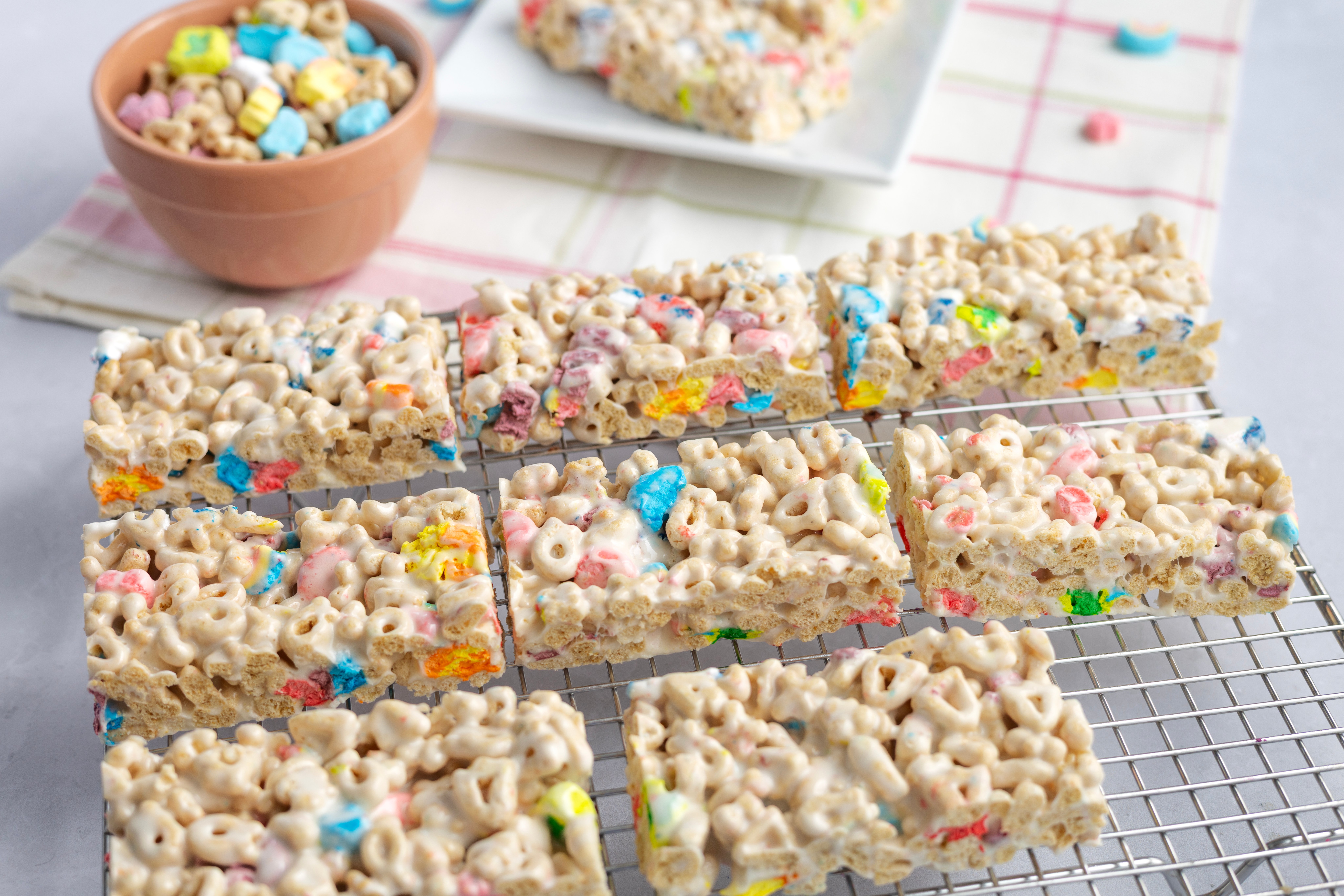 Easy Lucky Charms Cereal Bars