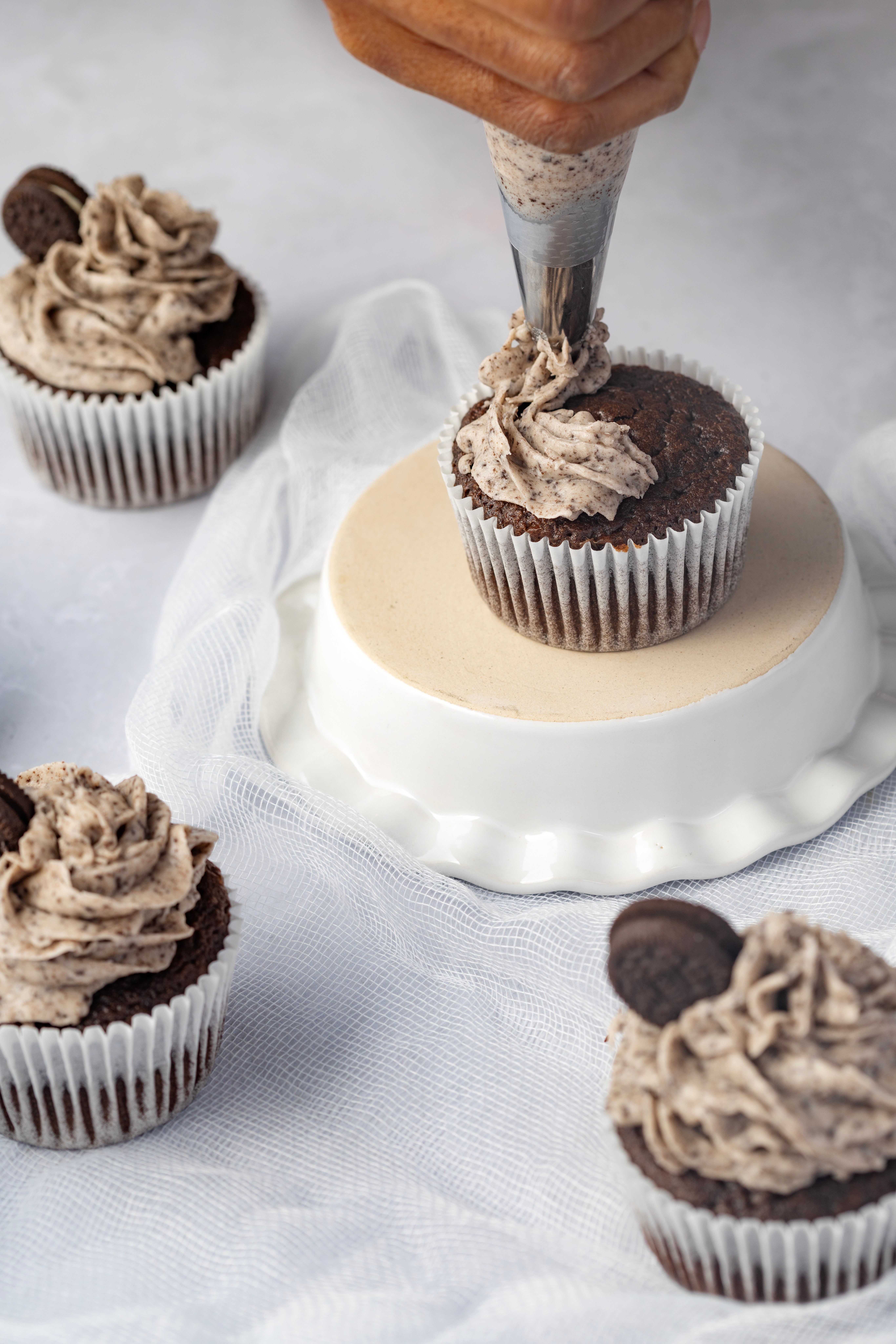 Easy Oreo Cookie Cupcakes