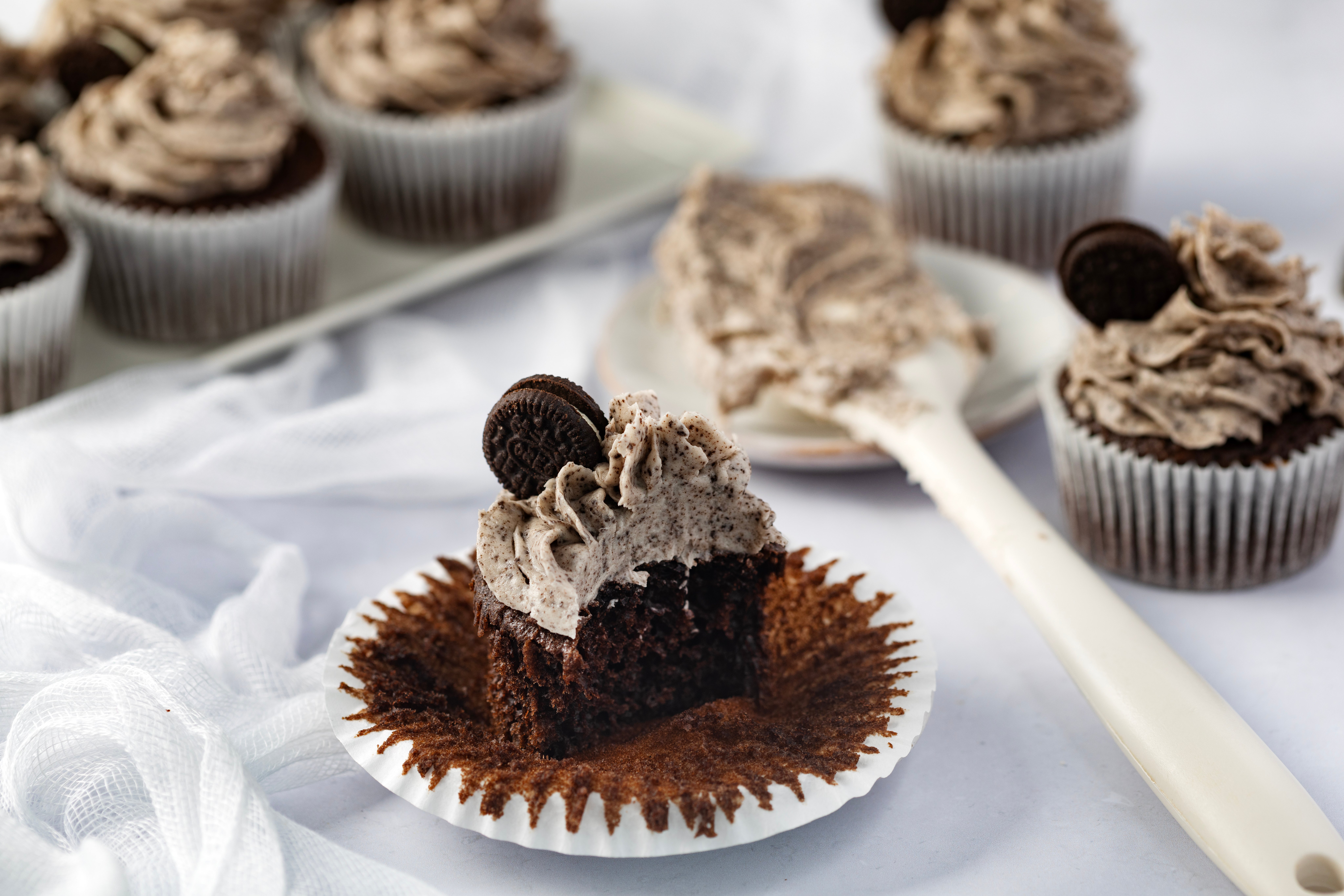 Easy Oreo Cookie Cupcakes