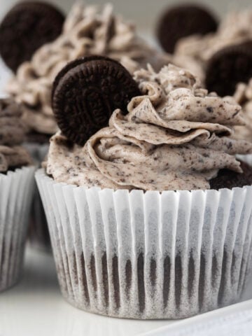 Easy Oreo Cookie Cupcakes
