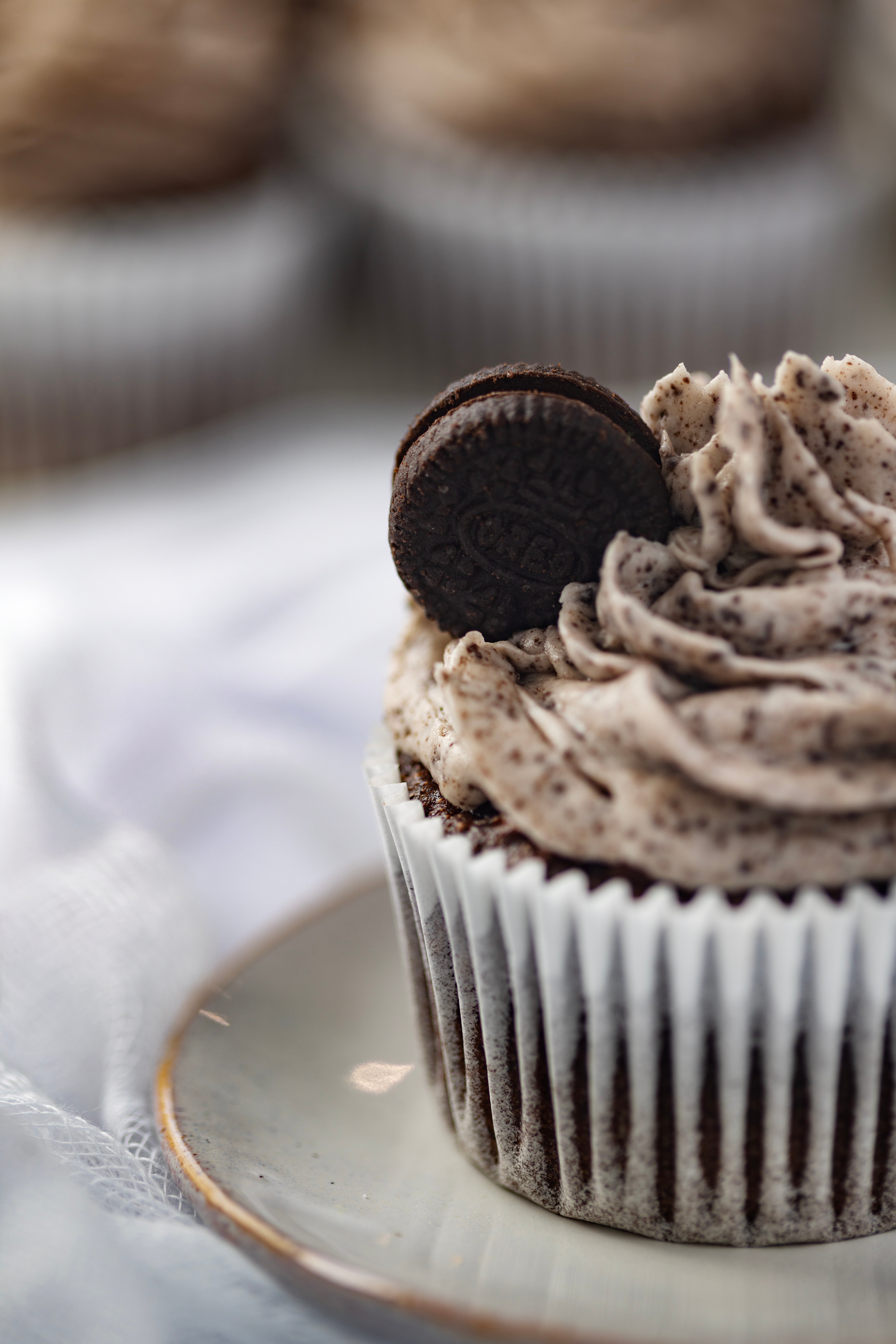 Easy Oreo Cookie Cupcakes