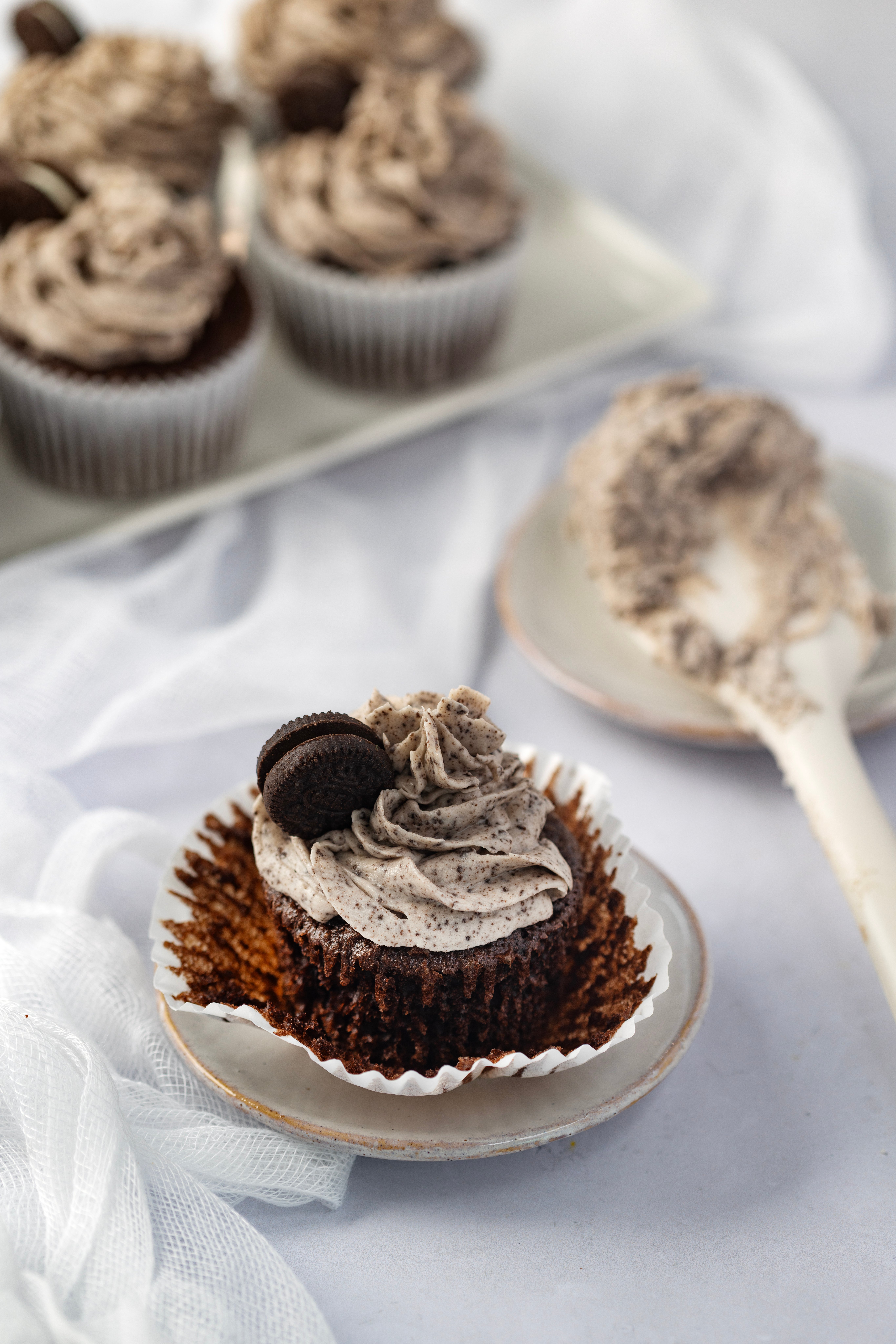 Easy Oreo Cookie Cupcakes