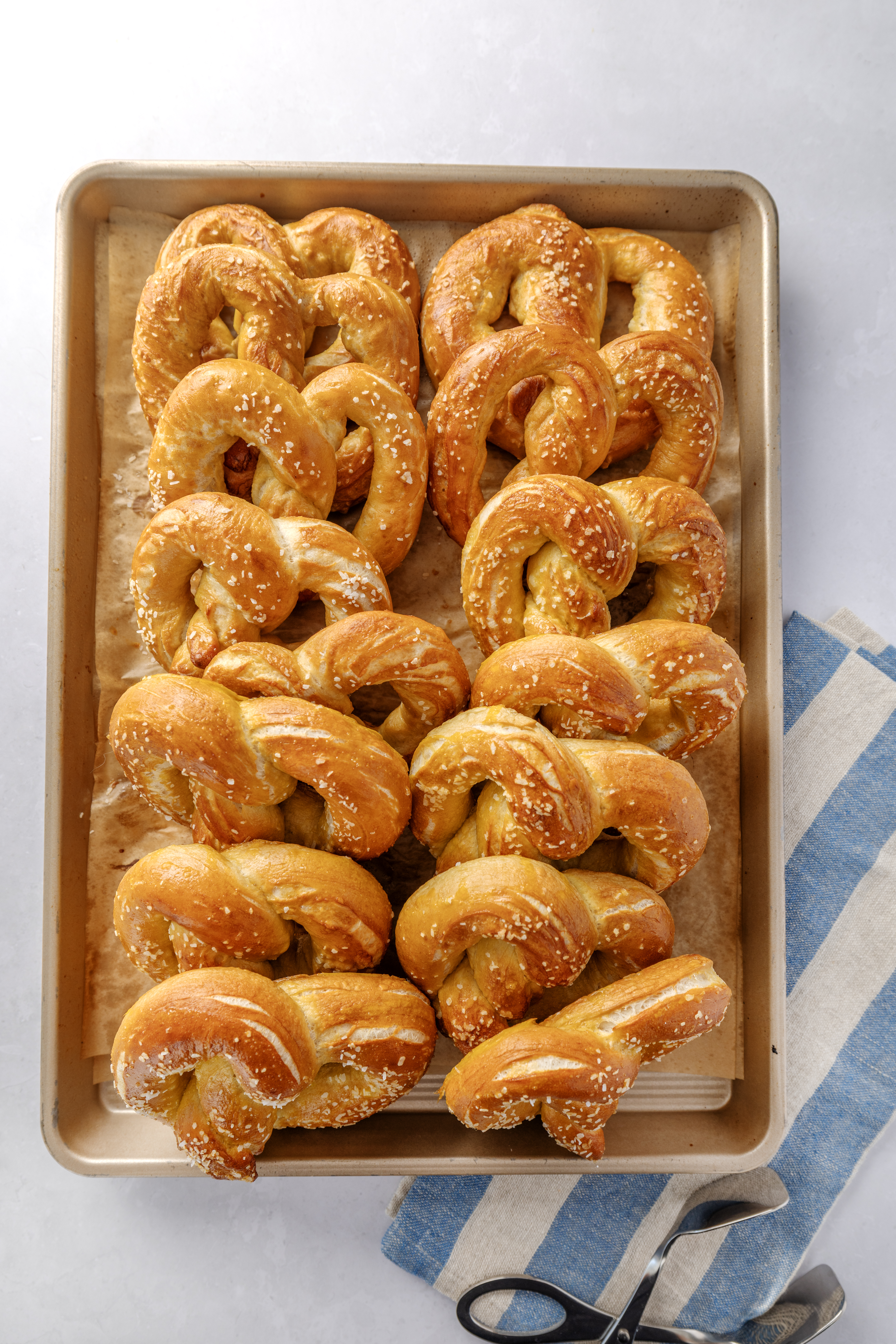Easy Homemade Soft Pretzels