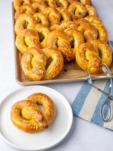 Easy Homemade Soft Pretzels