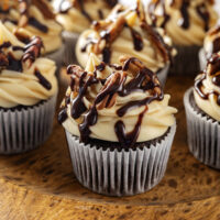 Easy Chocolate Turtle Cupcakes