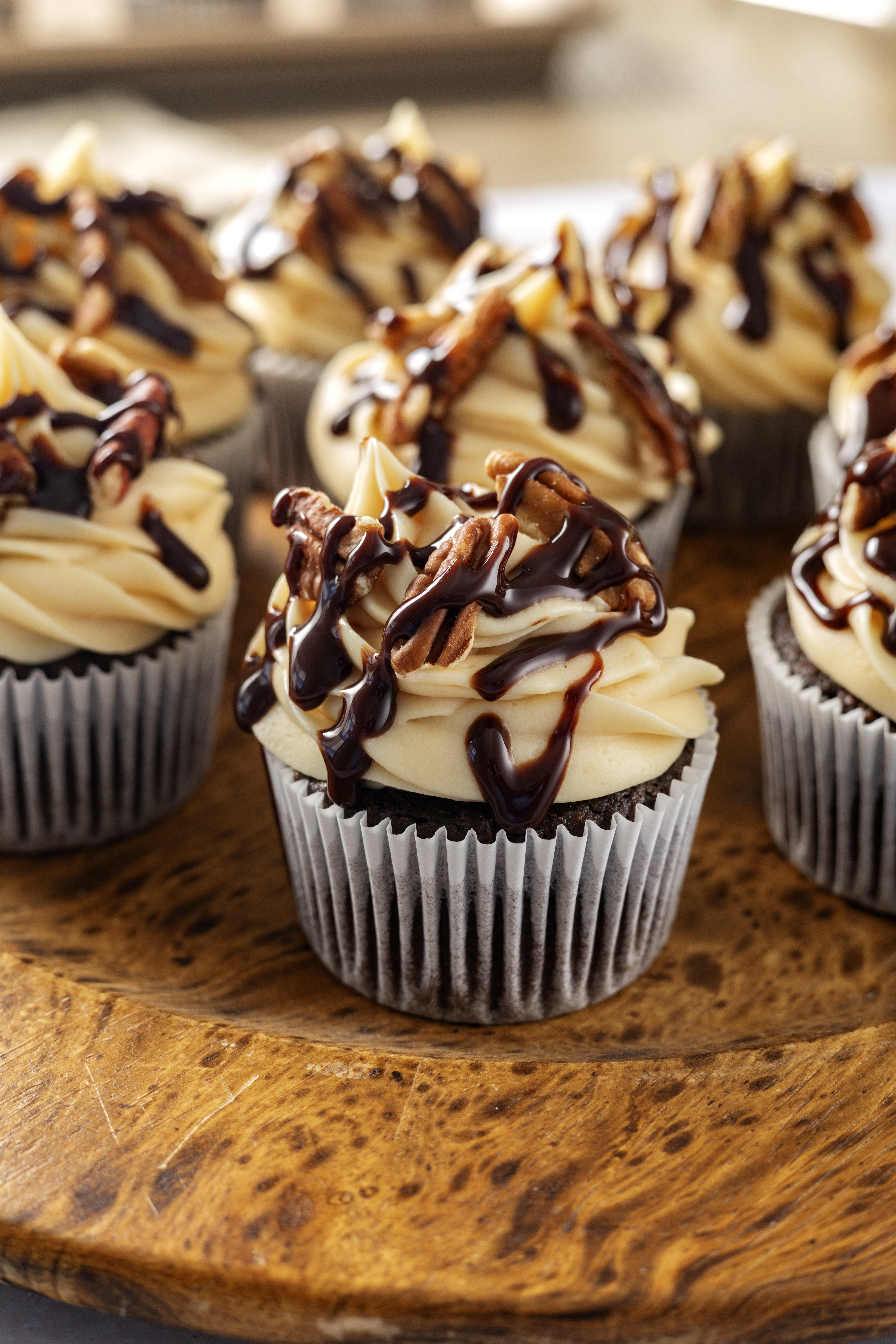 Easy Chocolate Turtle Cupcakes