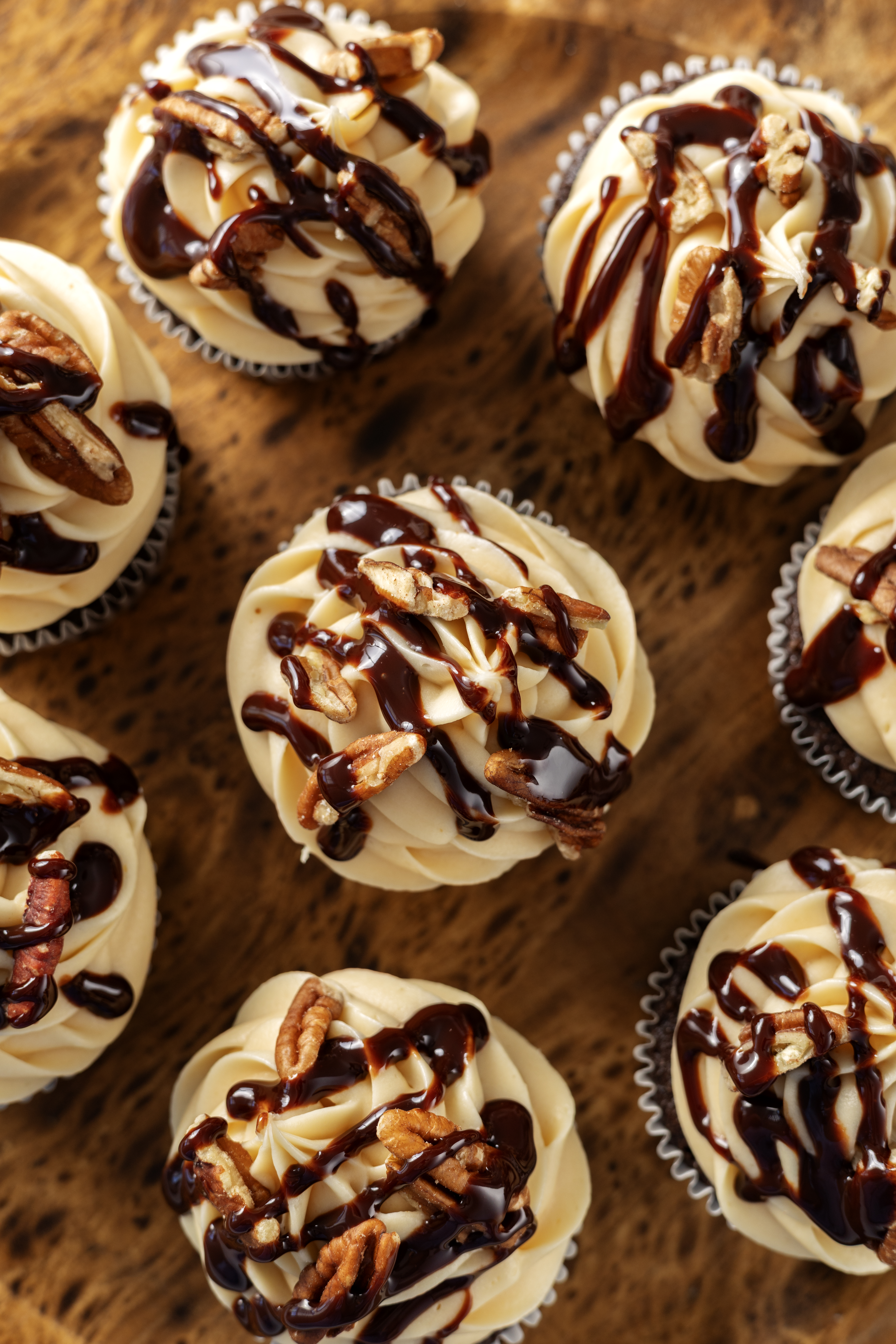 Easy Chocolate Turtle Cupcakes