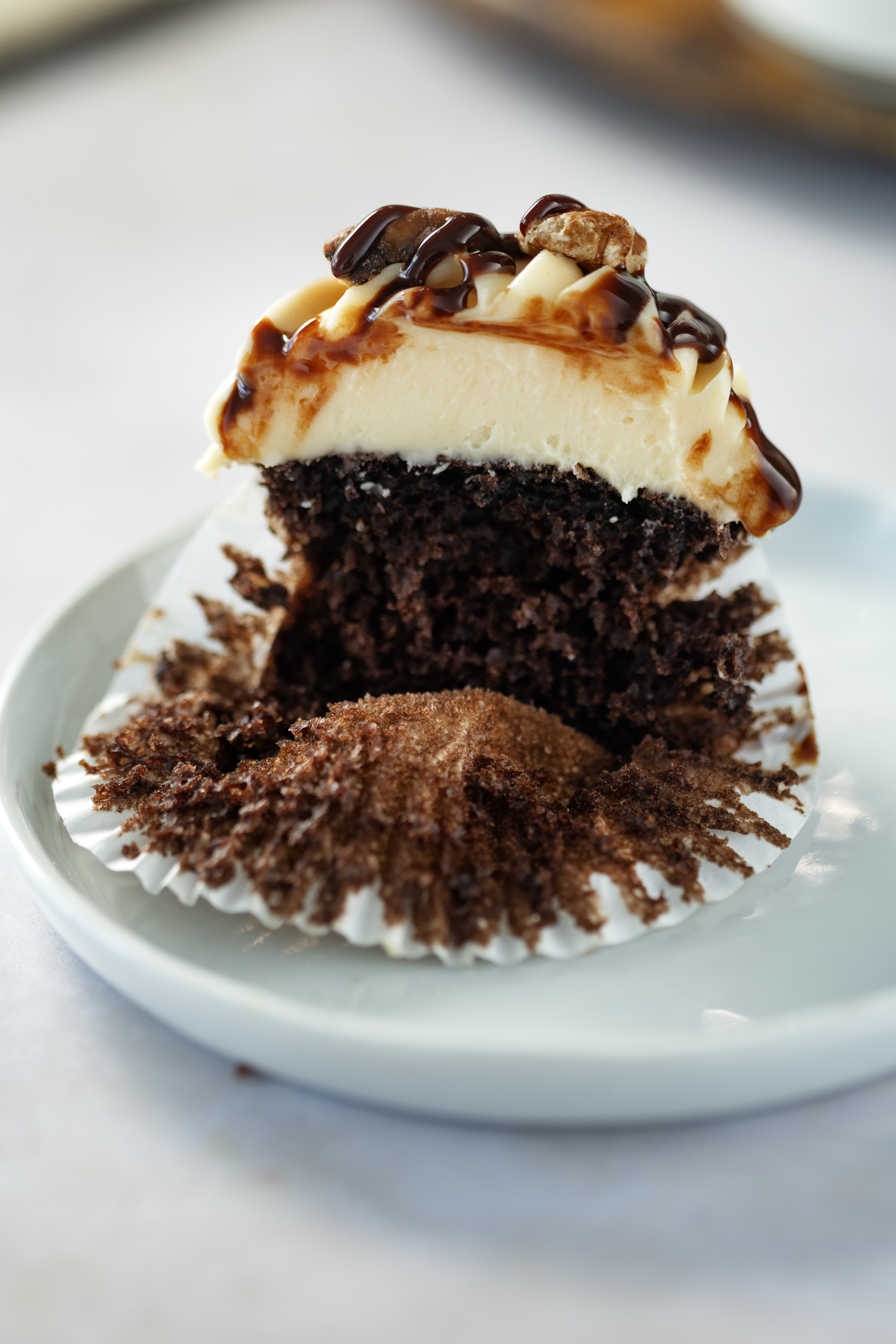 Easy Chocolate Turtle Cupcakes